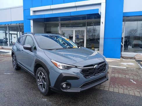 Used 2024 Subaru Crosstrek 2.0i Premium image 2