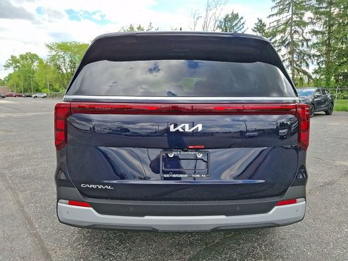 New 2026 Kia Carnival EX FWD image 7