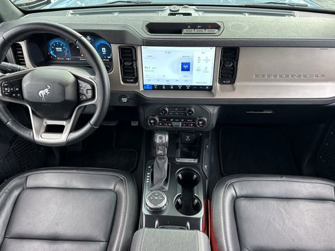 Used 2025 Ford Bronco Outer Banks image 12