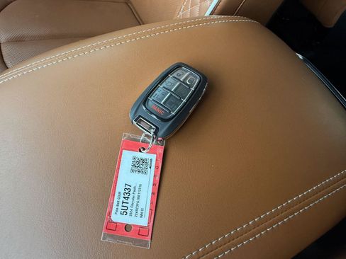 Used 2024 Chrysler Pacifica Pinnacle AWD/4WD image 14