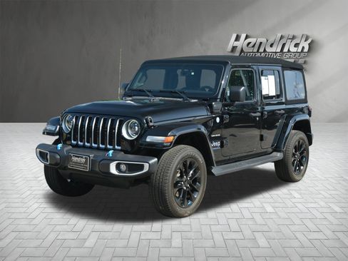 Used 2023 Jeep Wrangler Unlimited Sahara w/ Cold Weather Group AWD/4WD image 5