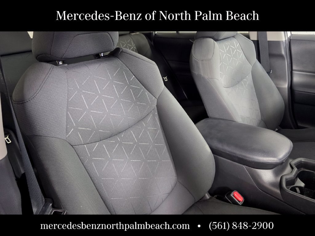 Used 2021 Toyota RAV4 XLE w/ Convenience Package FWD image 28