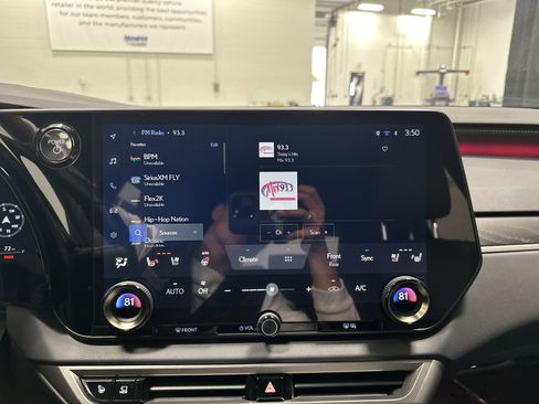 Certified 2025 Lexus RX 450h AWD w/ Convenience Package image 23