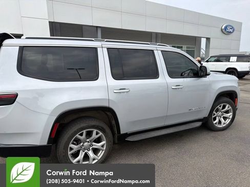 Used 2022 Jeep Wagoneer Series II AWD/4WD image 7
