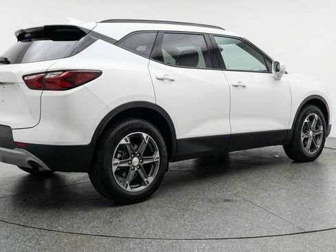 Used 2025 Chevrolet Blazer LT FWD image 9