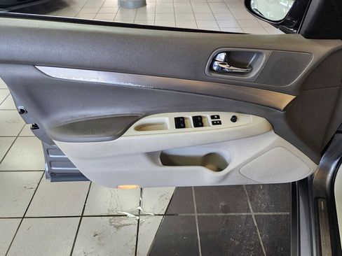Used 2011 INFINITI G25 x w/ Moonroof Pkg image 19