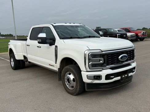 Used 2024 Ford F350 Platinum w/ FX4 Off-Road Package AWD/4WD image 2