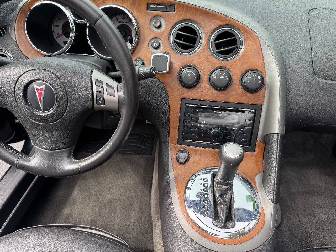 Used 2007 Pontiac Solstice Convertible w/ Premium Package RWD image 12