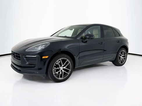 Certified 2025 Porsche Macan AWD/4WD image 1