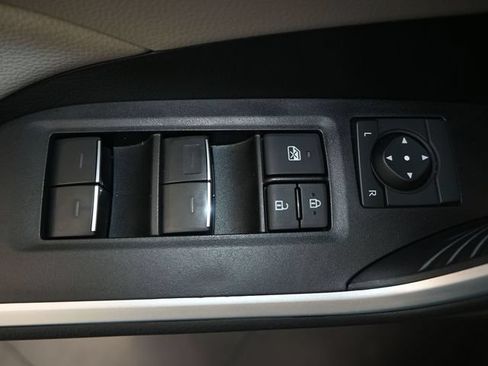 Used 2024 Toyota RAV4 XLE FWD image 12