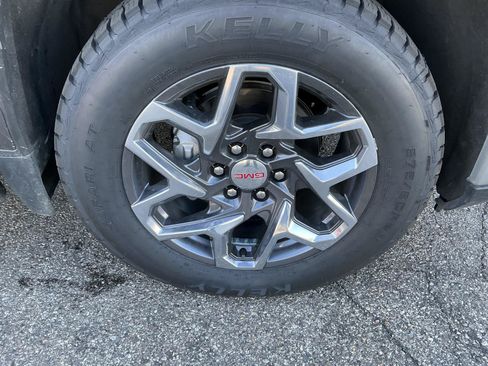 Used 2024 GMC Sierra 1500 SLT w/ SLT Premium Plus Package AWD/4WD image 4