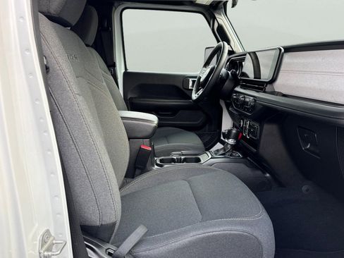 Used 2024 Jeep Wrangler Unlimited Sahara image 20