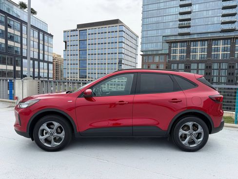 Used 2025 Ford Escape ST-Line Select AWD/4WD image 2