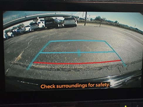 Used 2023 Toyota Highlander L image 27