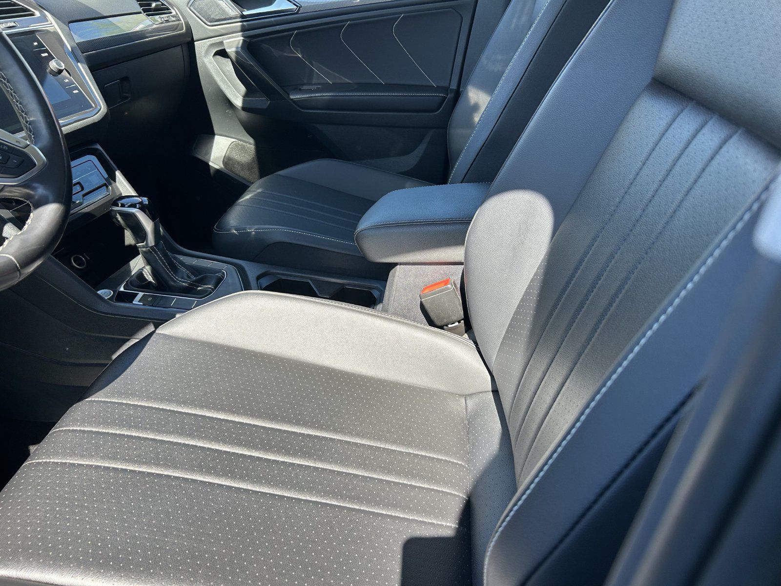 Used 2024 Volkswagen Tiguan SE FWD image 4