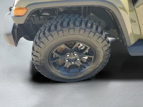 Used 2025 Jeep Gladiator Sport AWD/4WD image 10