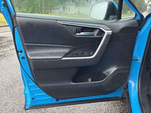 Used 2019 Toyota RAV4 XLE image 8