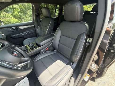 Used 2025 Buick Enclave Preferred FWD image 20