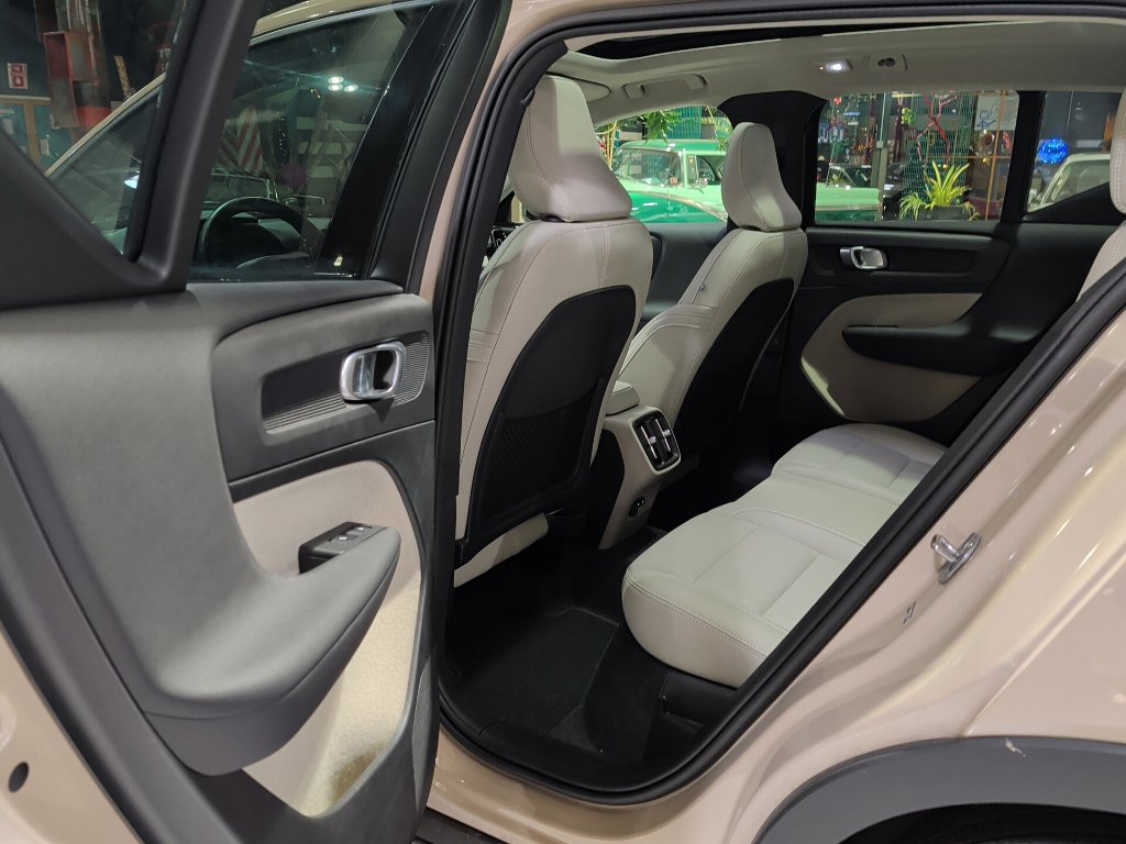 Used 2025 Volvo XC40 B5 Ultra w/ Climate Package AWD/4WD image 14