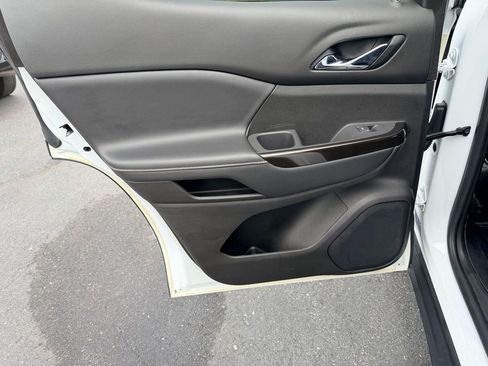 Used 2021 GMC Acadia AT4 image 30