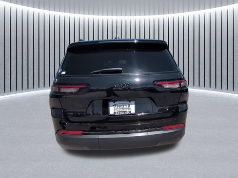 Used 2023 Jeep Grand Cherokee L Laredo AWD/4WD image 9