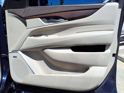 Used 2017 Cadillac Escalade Premium Luxury AWD/4WD image 27