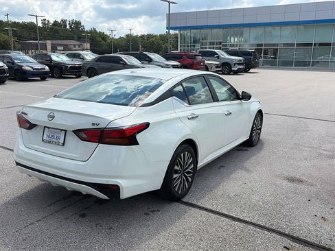 Used 2024 Nissan Altima 2.5 SV FWD image 5