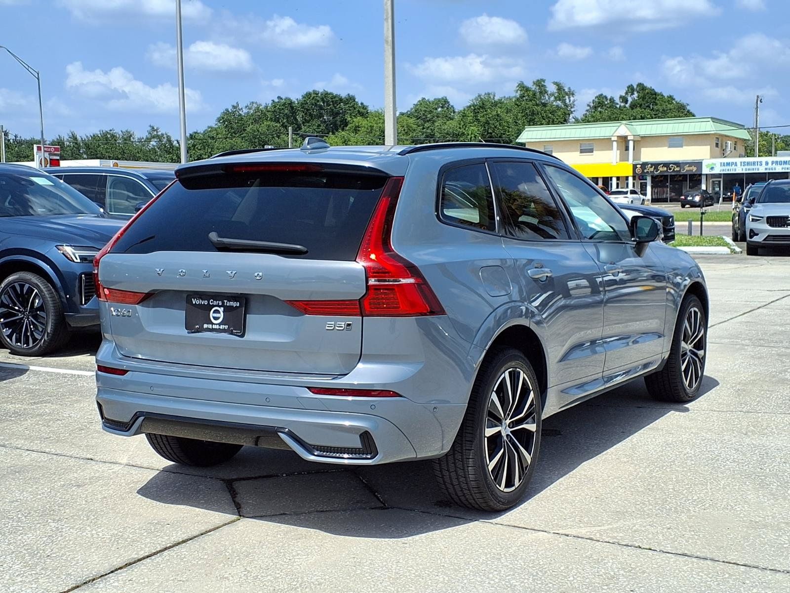 Certified 2024 Volvo XC60 B5 Plus w/ Protection Package Premier AWD/4WD image 7