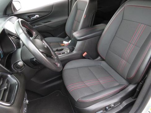 Used 2022 Chevrolet Equinox RS w/ Infotainment Package image 16