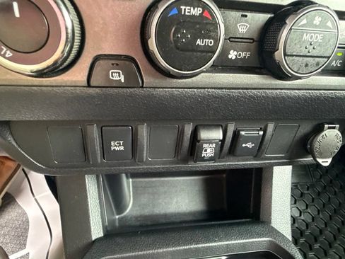 Used 2020 Toyota Tacoma 4x4 Double Cab image 18