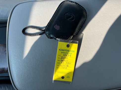Used 2010 Lexus ES 350 w/ Preferred Accessory Package FWD image 11