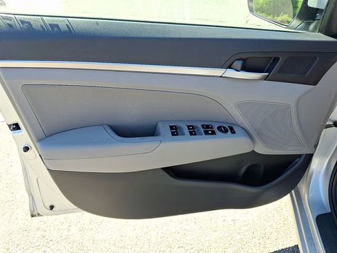 Used 2019 Hyundai Elantra SEL image 9