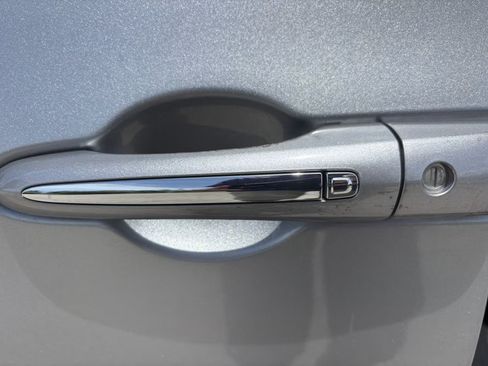 Used 2020 Chrysler Pacifica Touring-L FWD image 35