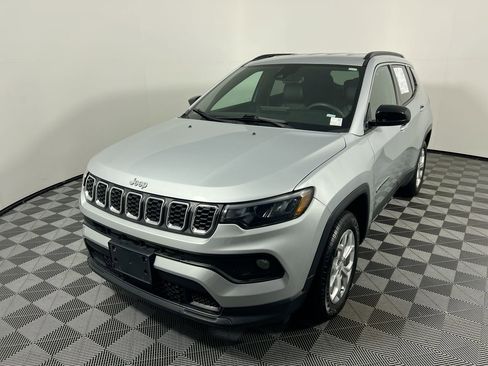 Used 2024 Jeep Compass Latitude image 7