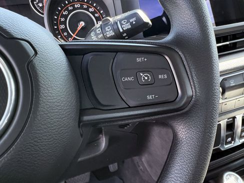 Used 2025 Jeep Wrangler Sport image 14