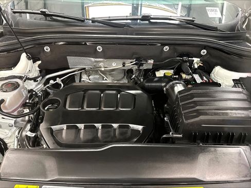 Used 2024 Volkswagen Atlas Peak Edition SE AWD/4WD image 34
