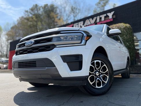 Used 2024 Ford Expedition XLT image 2