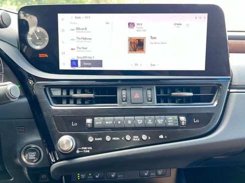 Certified 2023 Lexus ES 350 w/ Premium Package image 17