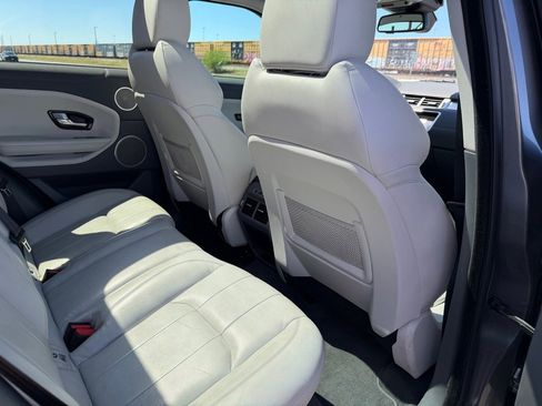 Used 2017 Land Rover Range Rover Evoque SE image 34