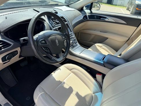 Used 2017 Lincoln MKZ Premiere image 16