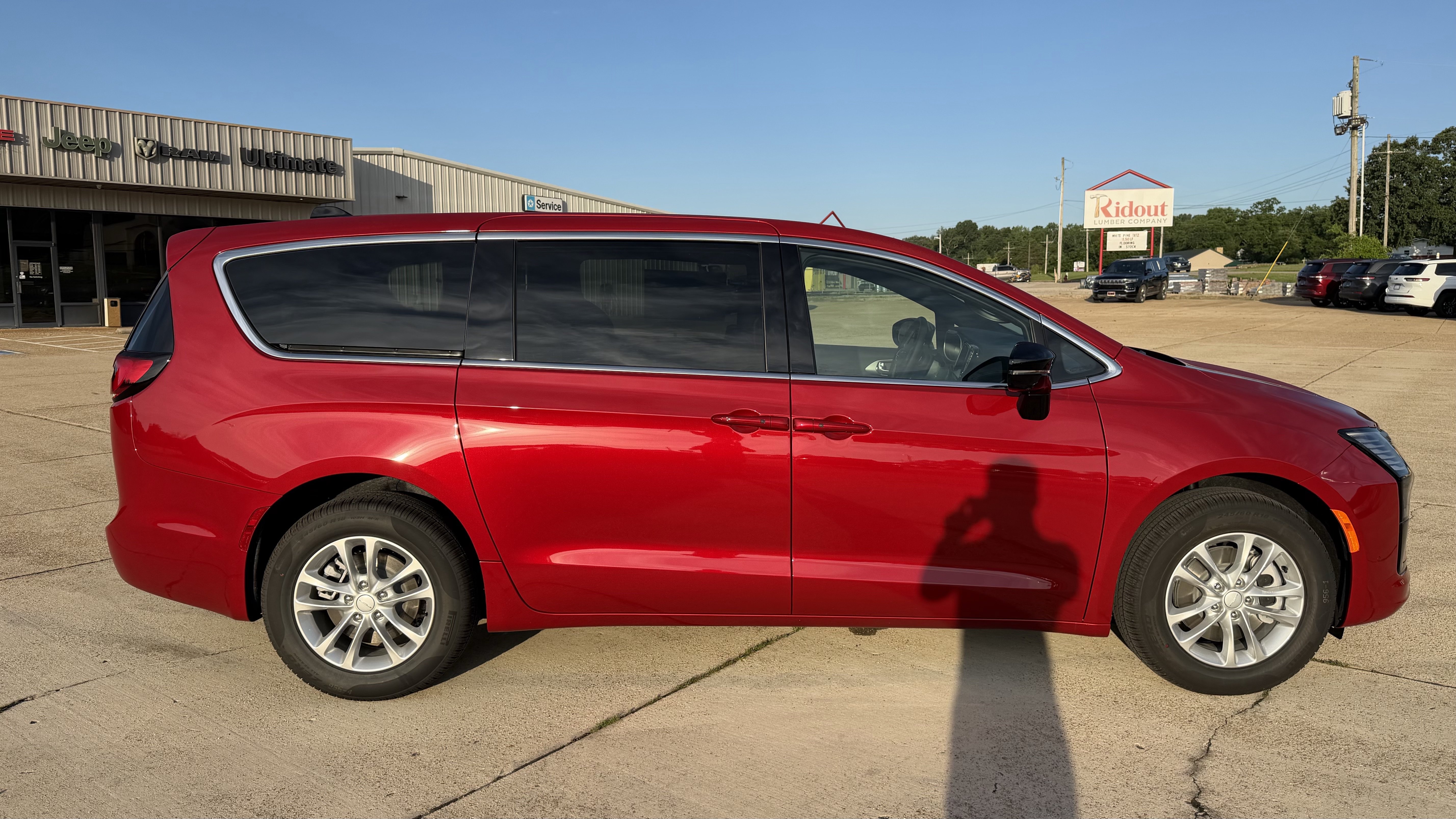 New 2027 Chrysler Pacifica Select w/ Family Tech Group AWD/4WD image 10