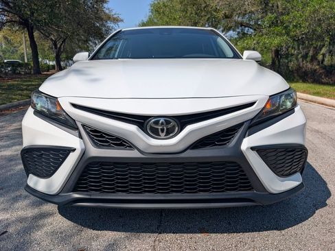 Used 2021 Toyota Camry SE image 2