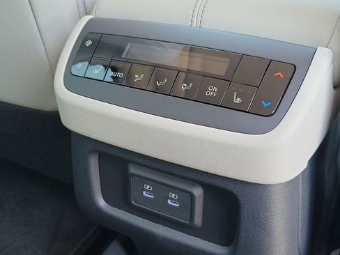 New 2026 Nissan Pathfinder SL w/ SL Premium Package (P04) FWD image 16