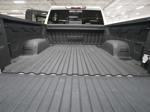 Used 2022 Chevrolet Silverado 1500 High Country w/ High Country Premium Package AWD/4WD image 10