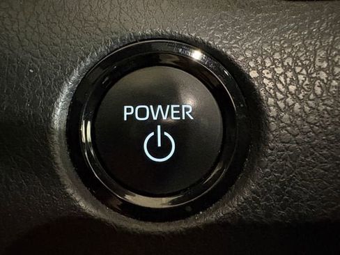 Used 2025 Toyota Camry SE FWD image 17