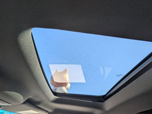 Used 2015 Ford Explorer XLT w/ Equipment Group 202B image 22