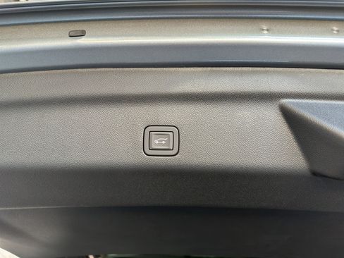 New 2025 Chevrolet Suburban Premier image 32