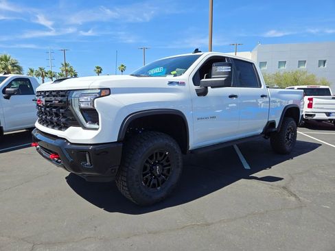 New 2026 Chevrolet Silverado 2500 ZR2 AWD/4WD image 2