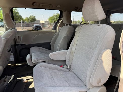 Used 2017 Toyota Sienna LE FWD image 8