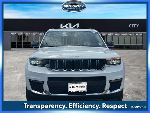 Used 2022 Jeep Grand Cherokee L Limited AWD/4WD image 2